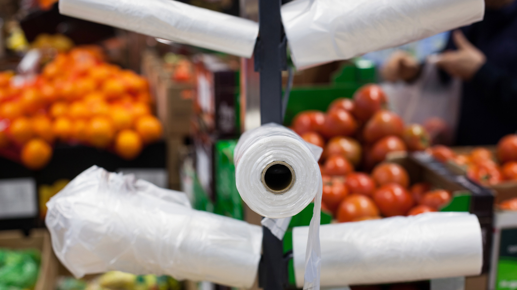 The Hidden Impact of Food Packaging: Understanding the Health and Environmental Risks of Plastic Containers 2 Food Packaging Plastic Harm Health Environment PET